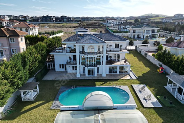 VILLA WITH HOT POOL ON A 2400 M2 LAND  IN TEPEKENT - ISTANBUL - TURKEY