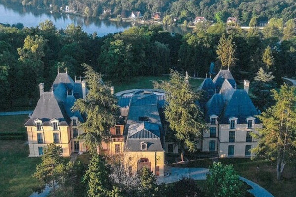 80  beds luxury Palace close to nice -France